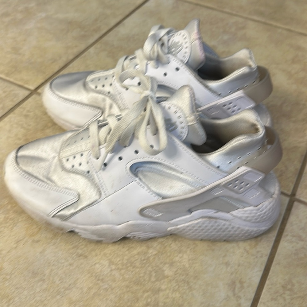 Nike white women harache